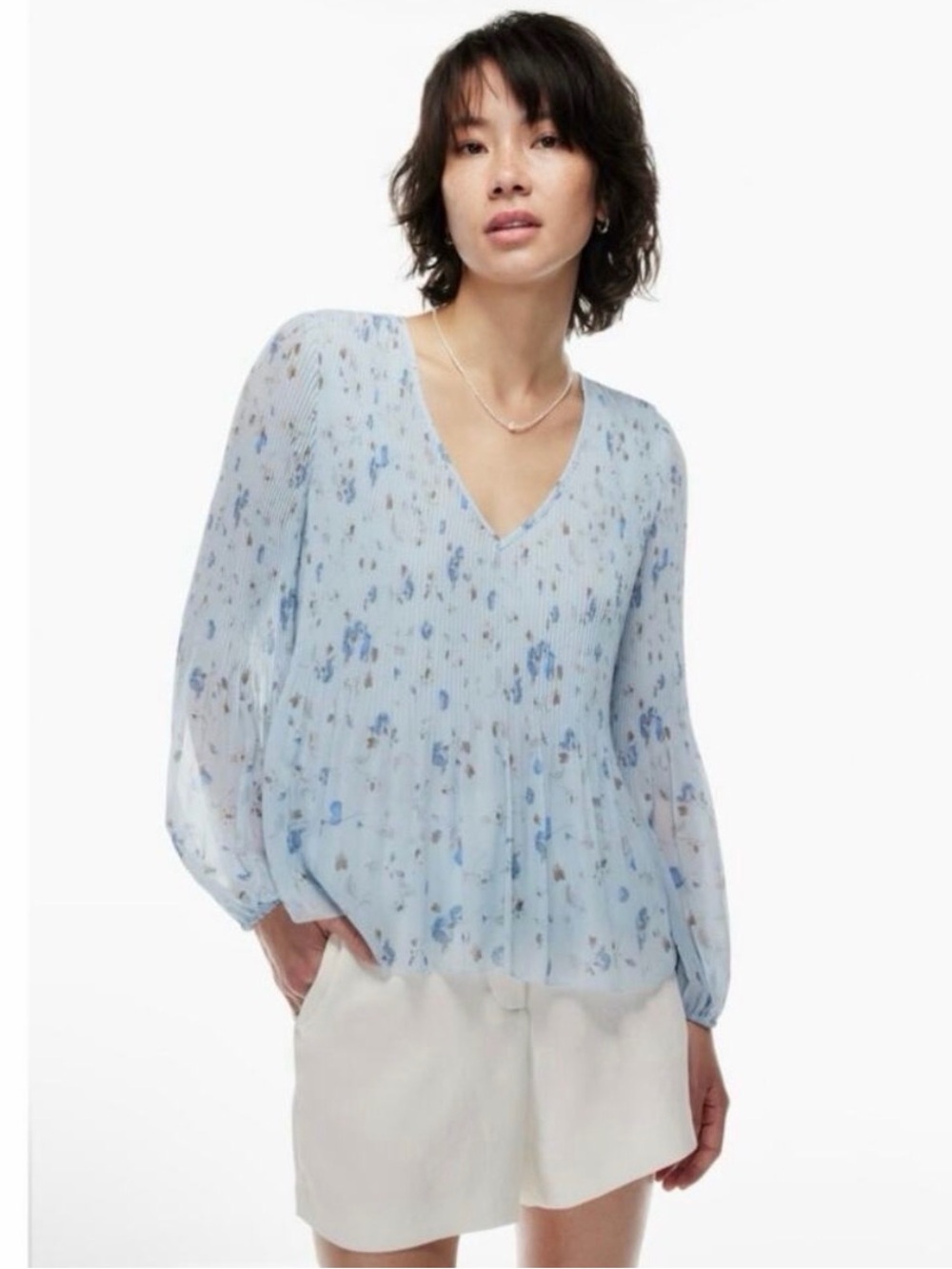 Aritzia | Wilfred Light Blue Floral V-Neck Daydream Pleated Peasant Blouse |Sz S